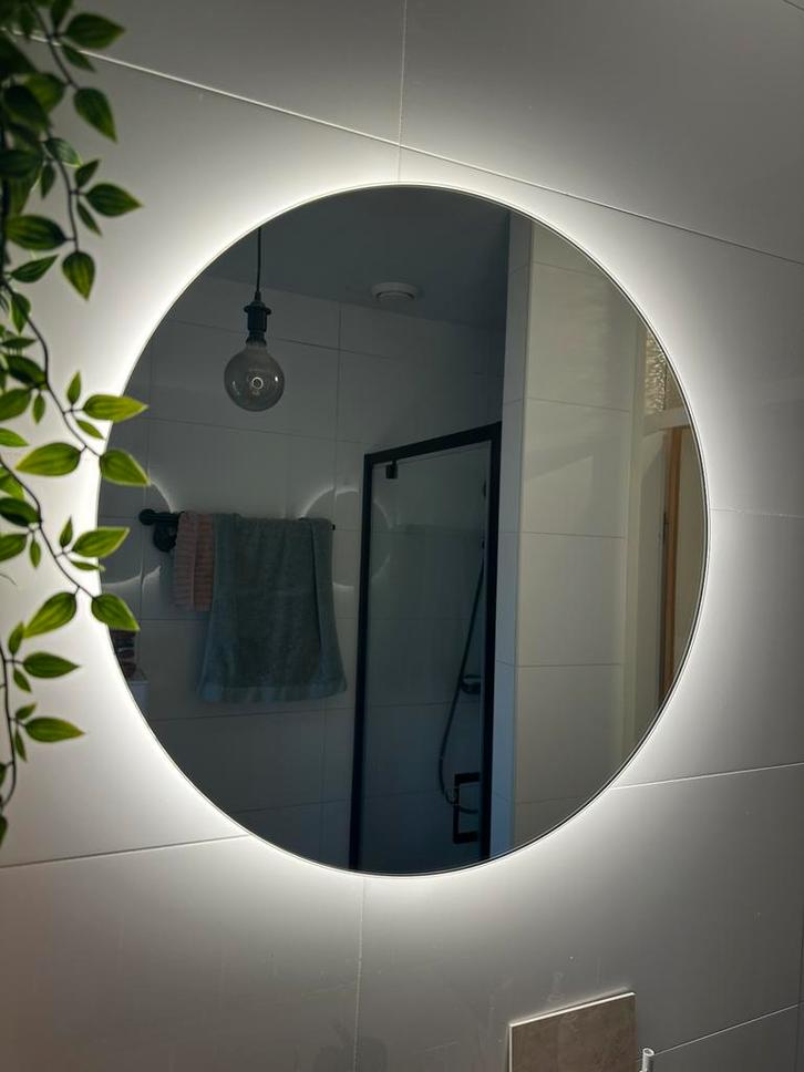 Adema circle badspiegel met verlichting, Huis en Inrichting, Woonaccessoires | Spiegels, Zo goed als nieuw, 50 tot 75 cm, Minder dan 100 cm