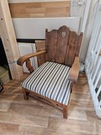 Houten fauteuil met hart detail, Huis en Inrichting, Stoelen, Hout, Gebruikt, Bruin, Ophalen of Verzenden