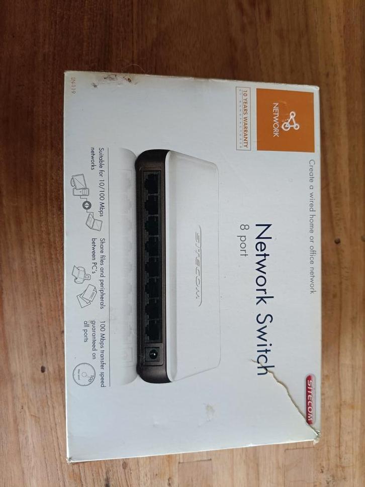 Sitecom LN-119 Fast Ethernet Switch 8 Port, Computers en Software, Netwerk switches, Gebruikt, Ophalen of Verzenden