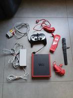 Nintendo Wii (Rood) Compleet met Accessoires, Spelcomputers en Games, Spelcomputers | Nintendo Wii, Ophalen of Verzenden, Gebruikt
