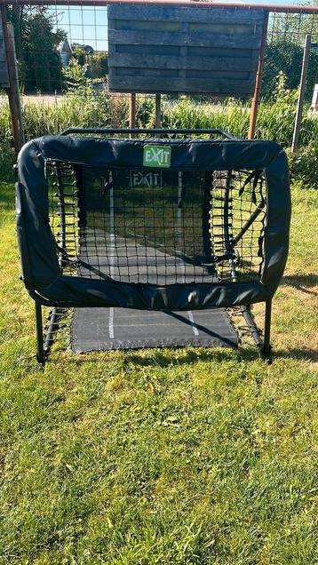 Voetbal rebounder beschikbaar voor biedingen