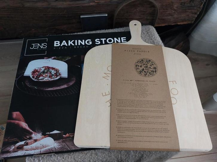 Leuke pizza cadeaucombi: baking stone met pizza paddle, Huis en Inrichting, Keuken | Keukenbenodigdheden, Nieuw, Ophalen