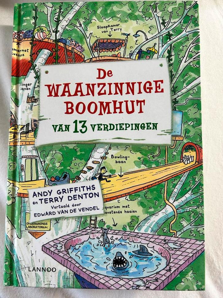 De Waanzinnige Boomhut van 13 Verdiepingen, Boeken, Kinderboeken | Jeugd | onder 10 jaar, Zo goed als nieuw, Fictie algemeen, Ophalen of Verzenden