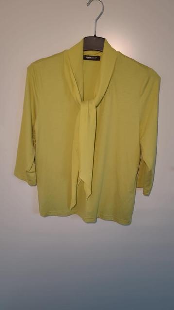 Blouse met sjaalkraag beschikbaar voor biedingen