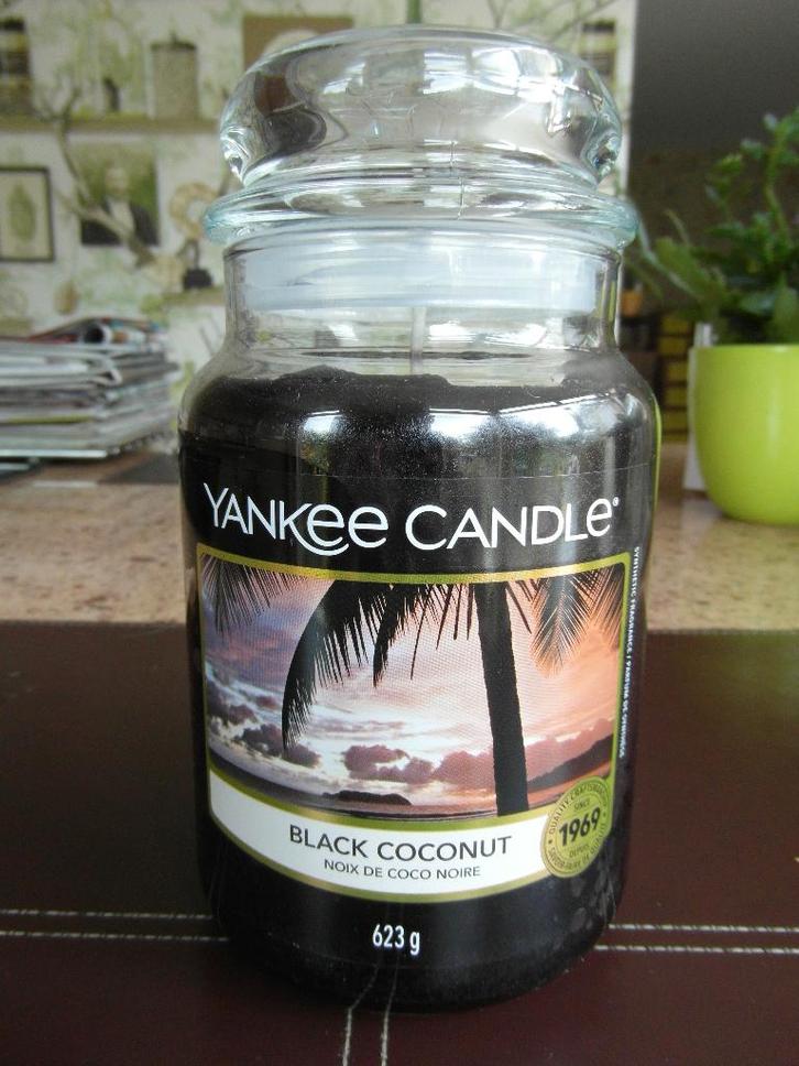 YANKEE CANDLE  "BLACK COCONUT"  Large Jar, Huis en Inrichting, Woonaccessoires | Kandelaars en Kaarsen, Nieuw, Kaars, Minder dan 25 cm
