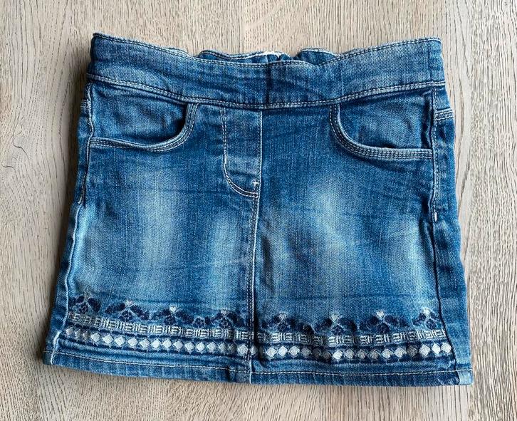 Stoer spijkerrokje, maat 116, Kinderen en Baby's, Kinderkleding | Maat 116, Zo goed als nieuw, Meisje, Jurk of Rok, Ophalen of Verzenden
