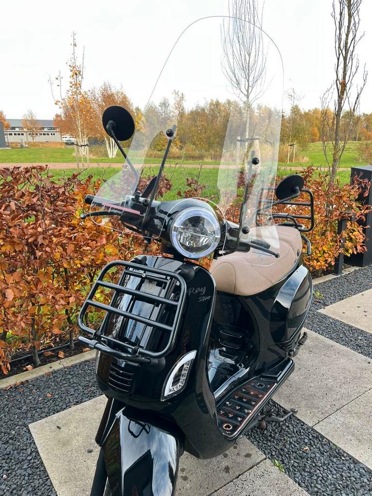 Scooter gerray star, Fietsen en Brommers, Snorfietsen en Snorscooters, Zo goed als nieuw, Overige merken, Benzine, Ophalen