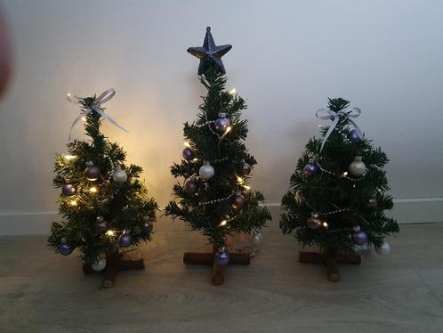 3 KLEINE KERSTBOOMPJES MET VERSIERING, Diversen, Kerst, Zo goed als nieuw, Ophalen of Verzenden