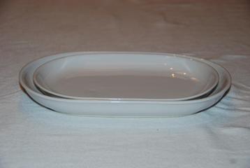 Schaaltjes plat, ovaal wit.            2 X.   beschikbaar voor biedingen