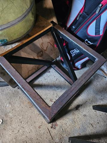 Unieke Bijzettafel beschikbaar voor biedingen