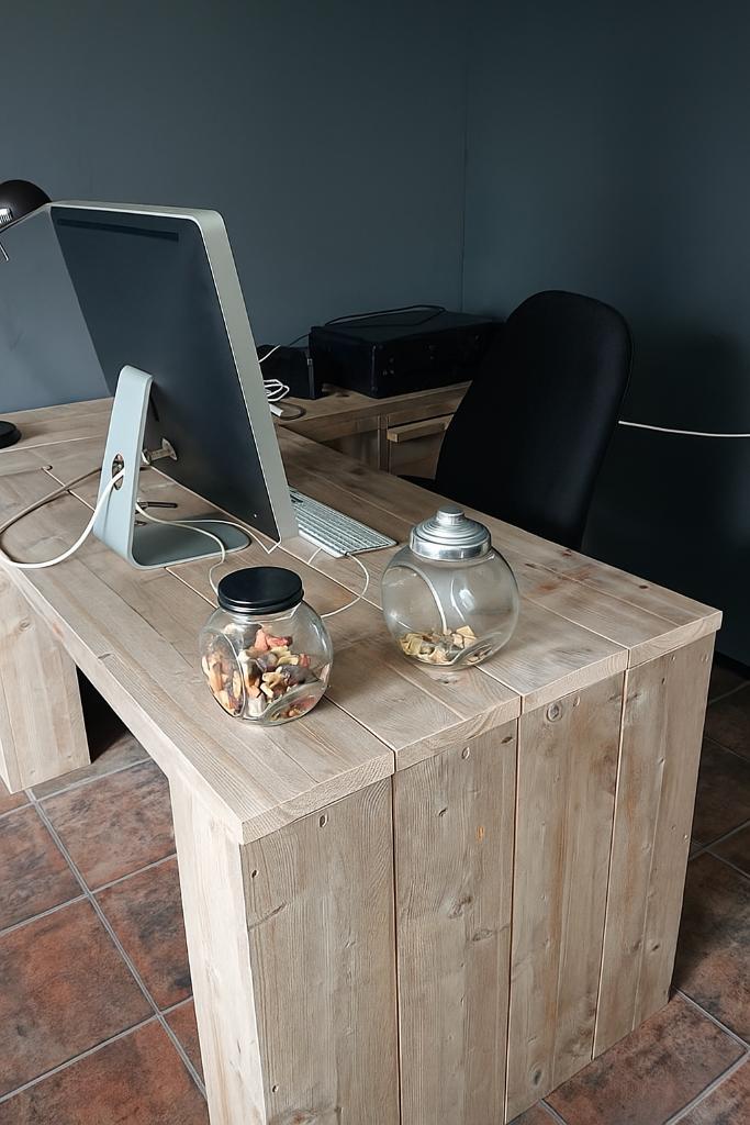 Uniek hoekbureau van steigerhout met 3 lades - eigen ontwerp, Huis en Inrichting, Bureaus, Zo goed als nieuw, Bureau, Ophalen