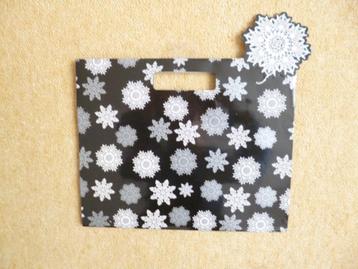 4 NIEUWE kerst cadeautassen €€1,00 samen beschikbaar voor biedingen