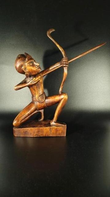 Boogschutter Art Deco Bali Indonesië houtsnijwerk  beschikbaar voor biedingen
