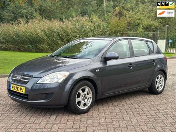 Kia Cee'd 1.6 X-tra/AIRCO/CRUISE/TREKHAAK beschikbaar voor biedingen