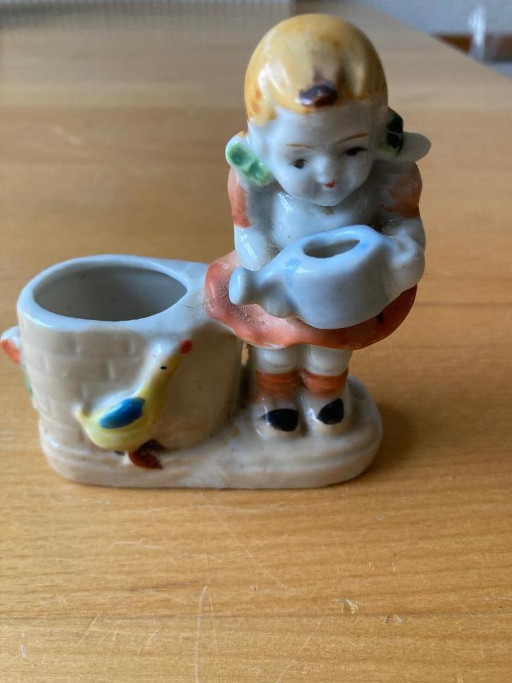 Bijzonder porselein Occupied Japan figuurtje meisje met gie, Verzamelen, Beelden en Beeldjes, Zo goed als nieuw, Overige typen