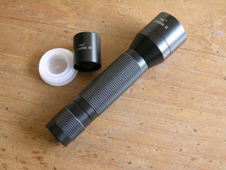 ShiningBeam zaklamp met twee koppen., Caravans en Kamperen, Zaklampen, Zo goed als nieuw, Batterij, Ophalen of Verzenden