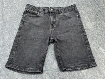 Korte broek denim beschikbaar voor biedingen