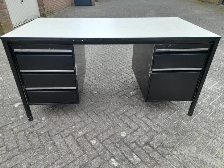Stalen bureau en tafel (Ahrend), Huis en Inrichting, Bureaus, Gebruikt, Bureau, Ophalen