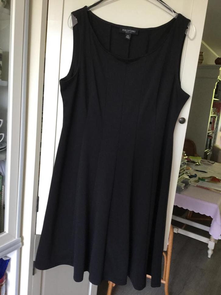 Leuke zwarte mouwloze jurk met bolero van PERSEPION, Kleding | Dames, Jurken, Zo goed als nieuw, Maat 42/44 (L), Zwart, Knielengte