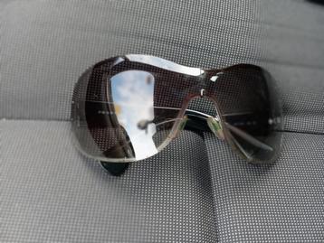 Gebruikte Prada Zonnebril beschikbaar voor biedingen