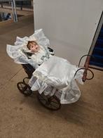 Poppenwagen met pop, Verzamelen, Poppen, Ophalen of Verzenden, Zo goed als nieuw, Pop
