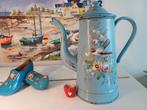 Franse koffiepot m. dik opgelegde bloemen,vlinder en putter, Ophalen of Verzenden