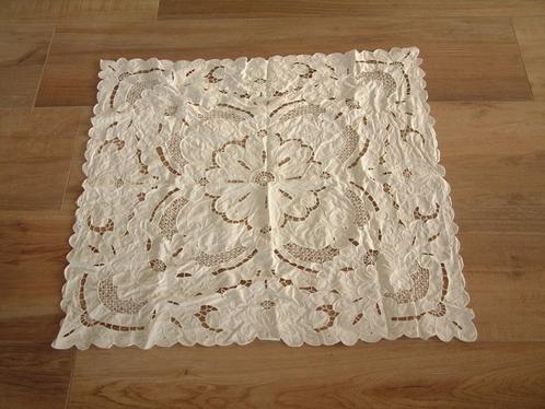 prachtig oud  opengewerkt kleed tafelkleedje, Antiek en Kunst, Curiosa en Brocante, Ophalen of Verzenden