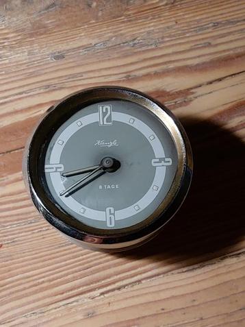 Kienzle 8 daagse autoklok beschikbaar voor biedingen