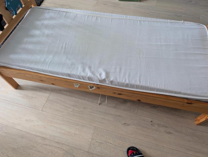 mooi peuter/kleuter bed, Kinderen en Baby's, Kinderkamer | Bedden, Zo goed als nieuw, 140 tot 160 cm, 70 tot 85 cm, Lattenbodem