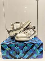 LOUIS VUITTON LV trainers grey sneaker maat 45, Ophalen of Verzenden, Zo goed als nieuw, Overige kleuren
