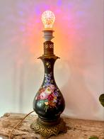 Antieke handbeschilderde porseleinen tafellamp met koper, Huis en Inrichting, Lampen | Tafellampen, Minder dan 50 cm, Gebruikt