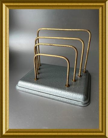 Vintage brievenstandaard beschikbaar voor biedingen