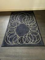 Zwart vloerkleed met gouden cirkels - 133x195 cm, Ophalen, 100 tot 150 cm, Zwart, Zo goed als nieuw