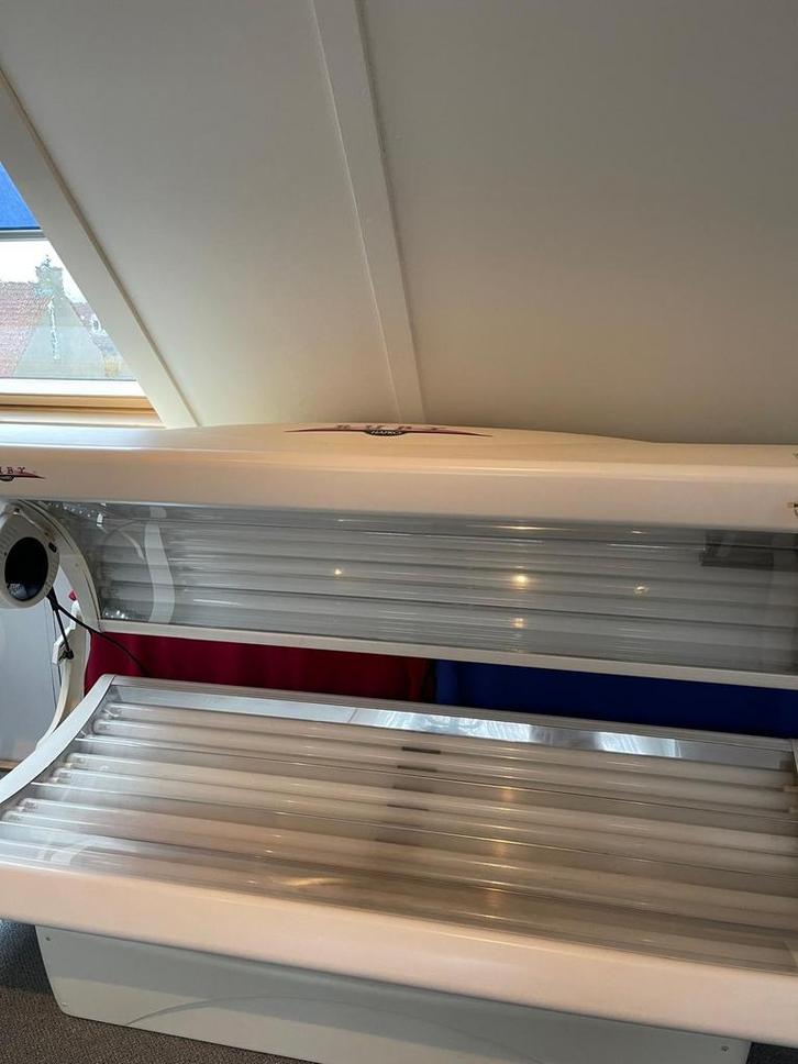 Hapro Ruby Zonnebank - Nieuwe Lampen!, Witgoed en Apparatuur, Zonnebanken en Gezichtsbruiners, Gebruikt, Zonnebank dubbelzijdig