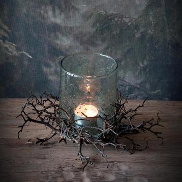 Kunsttak kransje voor windlicht of kaars. beschikbaar voor biedingen