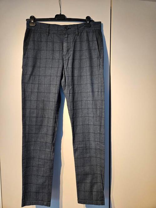 Hugo Boss 33/34 chino €35 Vaste prijs als nieuw!!, Kleding | Heren, Broeken en Pantalons, Zo goed als nieuw, Maat 52/54 (L), Overige kleuren