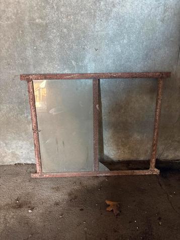 Oude Stalraam met Glas beschikbaar voor biedingen