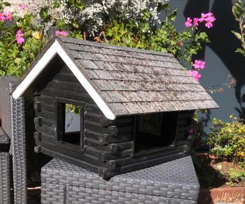Leuk Vogelvoederhuisje beschikbaar voor biedingen