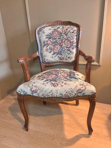 Vintage bloemen barok stoel beschikbaar voor biedingen