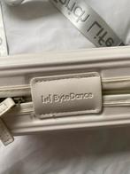 Witte Schoudertas van Intl ByteDance - Nieuwstaat, Sieraden, Tassen en Uiterlijk, Tassen | Damestassen, Ophalen of Verzenden, Zo goed als nieuw