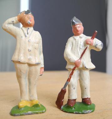 2 antieke miniatuur mannetjes van metaal beschikbaar voor biedingen