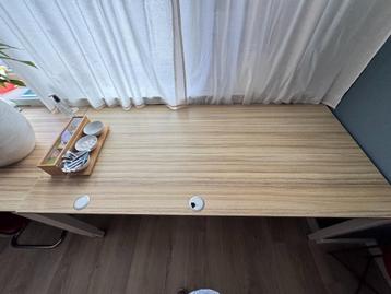 bureautafels 2 stuks gebruikt licht houtkleur