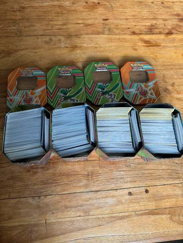 Pokemon tin met bulk holo rev holo V. beschikbaar voor biedingen