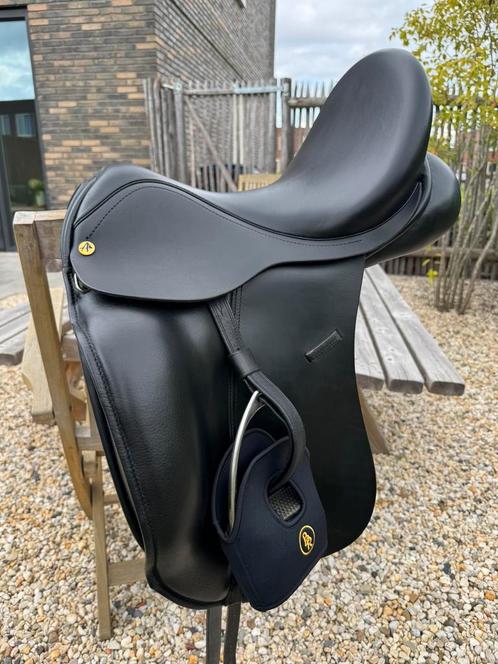 Dressuurzadel Anatomica Octant 17,5” kleur zwart, Dieren en Toebehoren, Paarden en Pony's | Zadels, Gebruikt, Dressuur, Ophalen