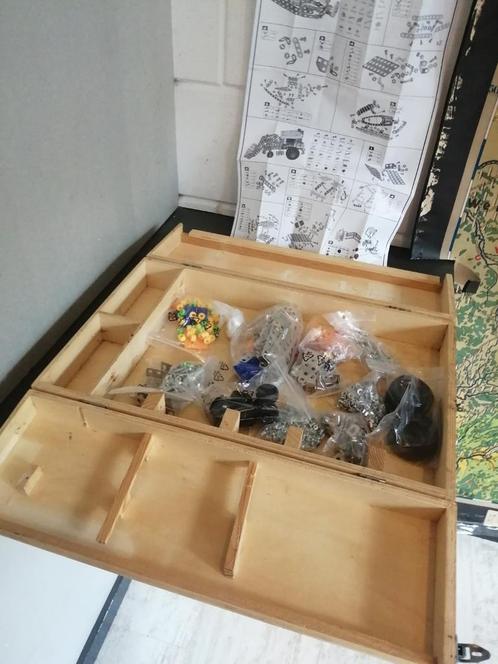 OUD METALEN SPEELGOED BOUWPAKKET IN HOUTEN KIST COMPLEET, Antiek en Kunst, Antiek | Speelgoed, Ophalen of Verzenden