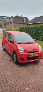 Daihatsu Cuore 1.0 5D 2010 Rood, Auto's, Daihatsu, Voorwielaandrijving, 600 kg, 4 stoelen, 23 km/l
