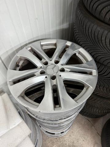 Mercedes C Klasse Velgen Set beschikbaar voor biedingen