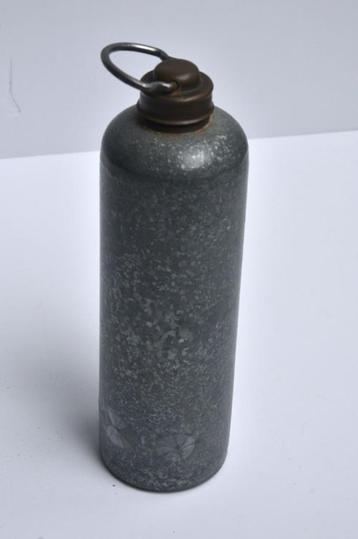 Vintage kruik grijs beschikbaar voor biedingen