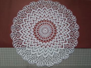 Nieuw gehaakt kleedje 41 cm. Wit.  beschikbaar voor biedingen