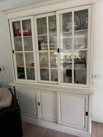 Vitrinekast/ Buffetkast gebroken wit hout 225 x 164 x 49. beschikbaar voor biedingen